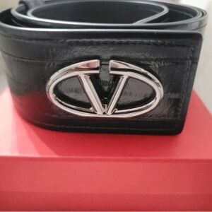 Authentic Valentino Garavani The Bold Edition VLogo Eel Skin L Black Belt